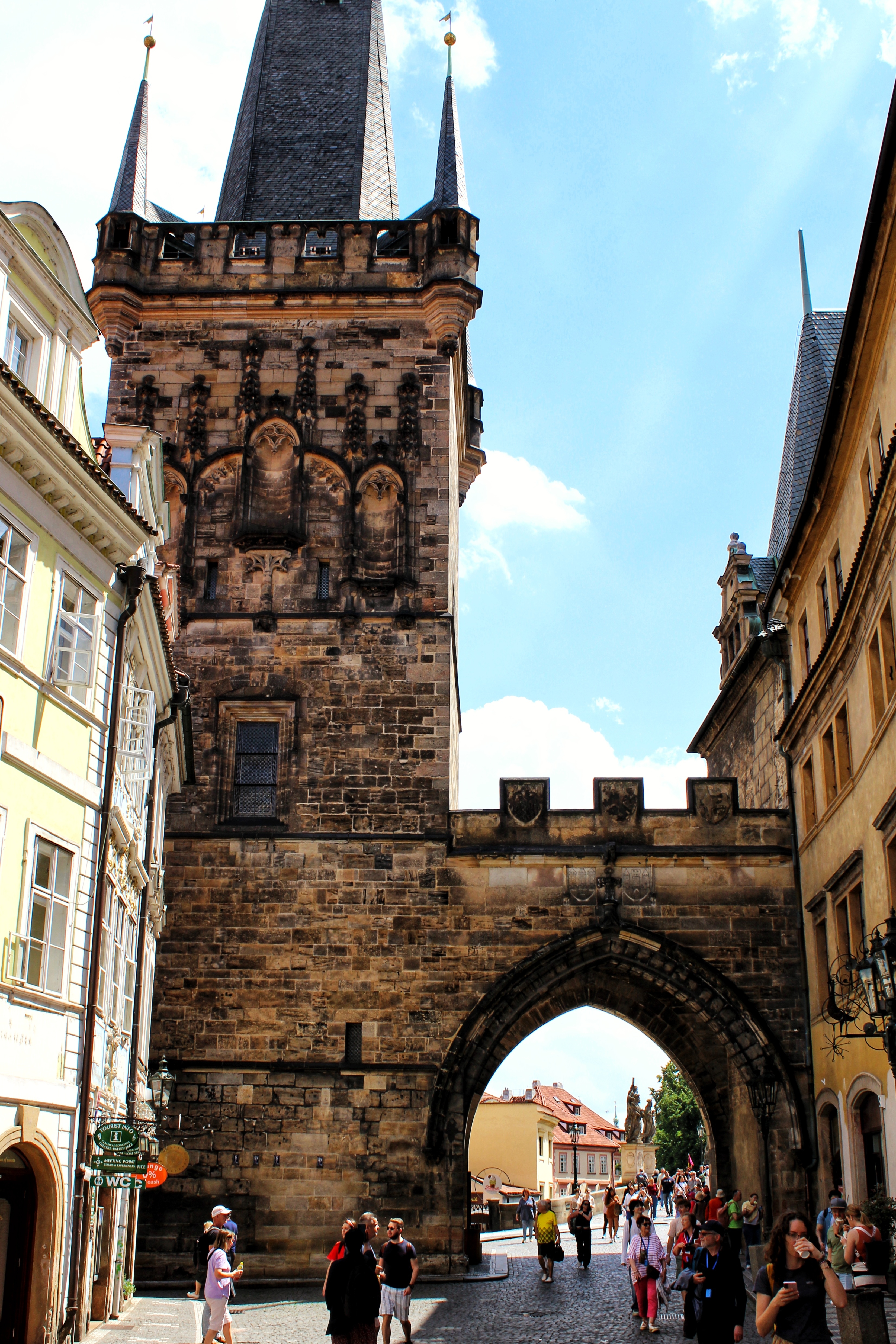 Blick auf die Brücke von der Kleinseite aus