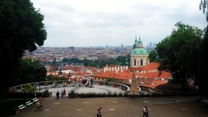 Aussichtsterrasse mit Blick auf die Kleinseite